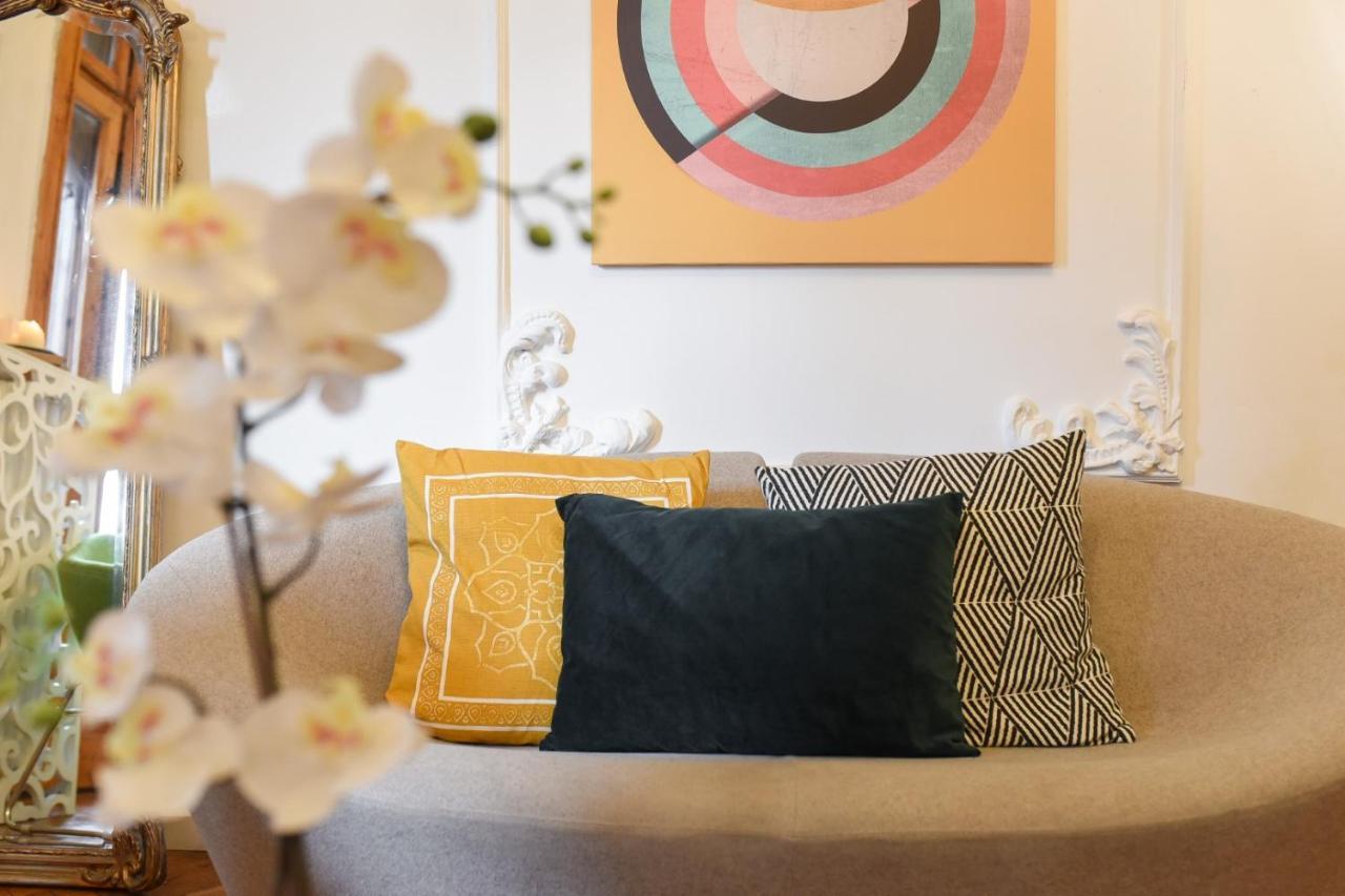 Vintage Elegance, Modern Comfort: 1Br Apartment Overlooking Calea Victoriei Bucureşti Eksteriør bilde