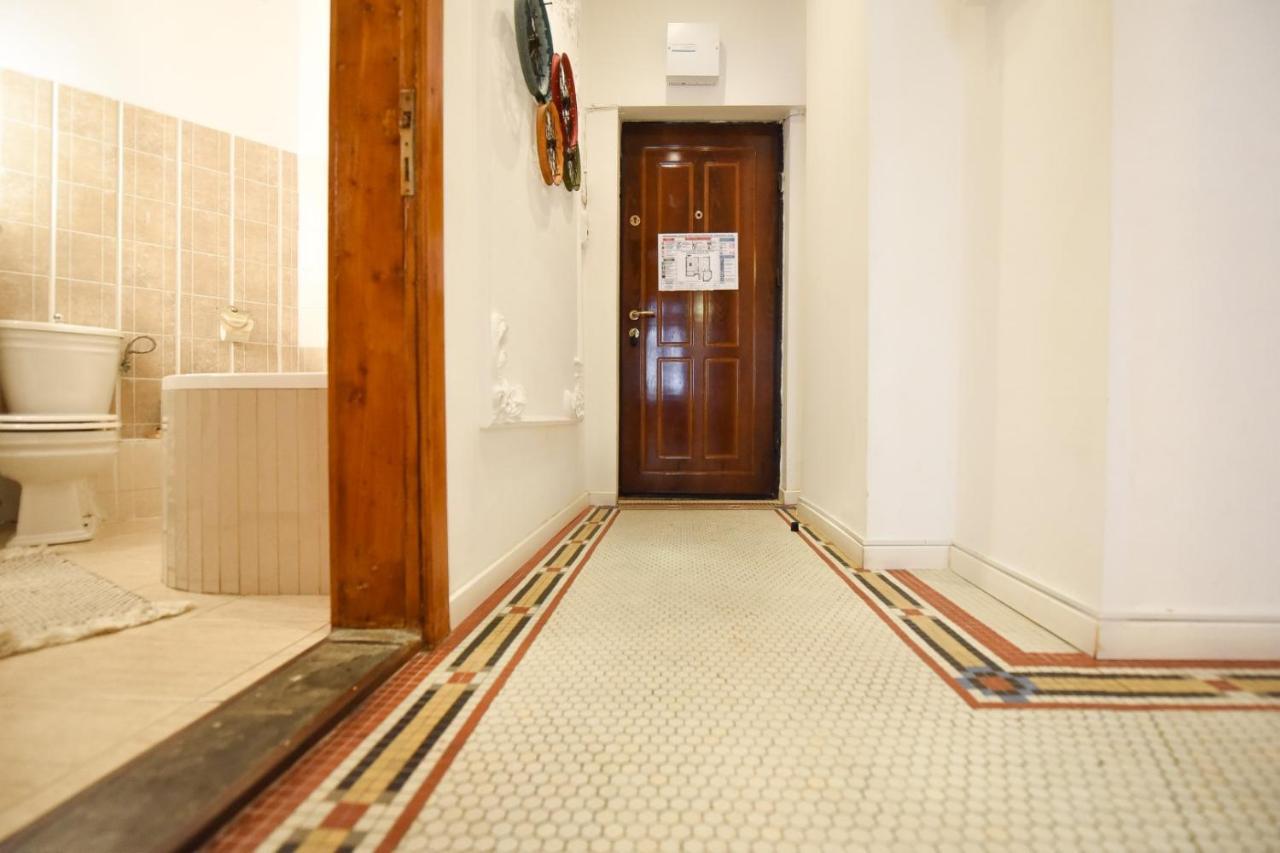 Vintage Elegance, Modern Comfort: 1Br Apartment Overlooking Calea Victoriei Bucureşti Eksteriør bilde
