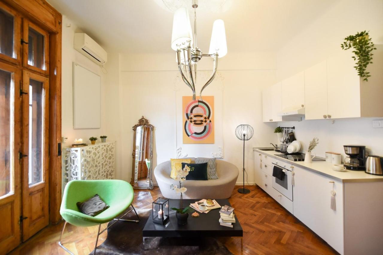 Vintage Elegance, Modern Comfort: 1Br Apartment Overlooking Calea Victoriei Bucureşti Eksteriør bilde
