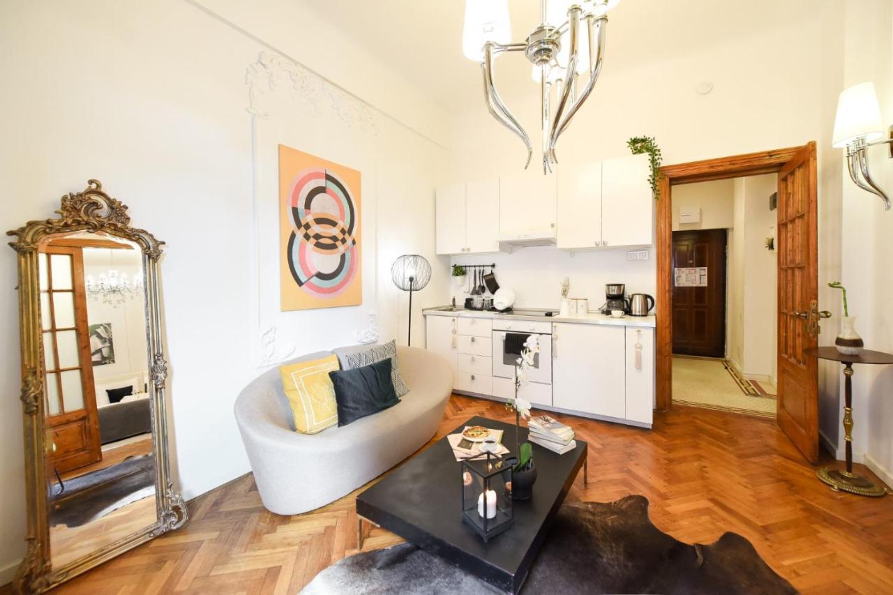 Vintage Elegance, Modern Comfort: 1Br Apartment Overlooking Calea Victoriei Bucureşti Eksteriør bilde