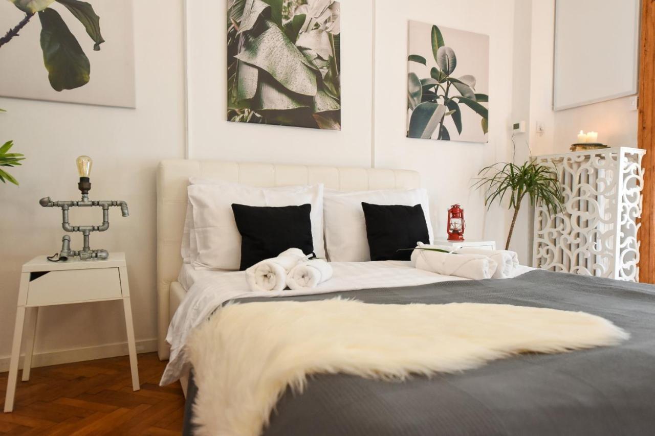 Vintage Elegance, Modern Comfort: 1Br Apartment Overlooking Calea Victoriei Bucureşti Eksteriør bilde