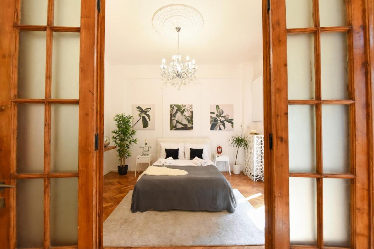Vintage Elegance, Modern Comfort: 1Br Apartment Overlooking Calea Victoriei Bucureşti Eksteriør bilde