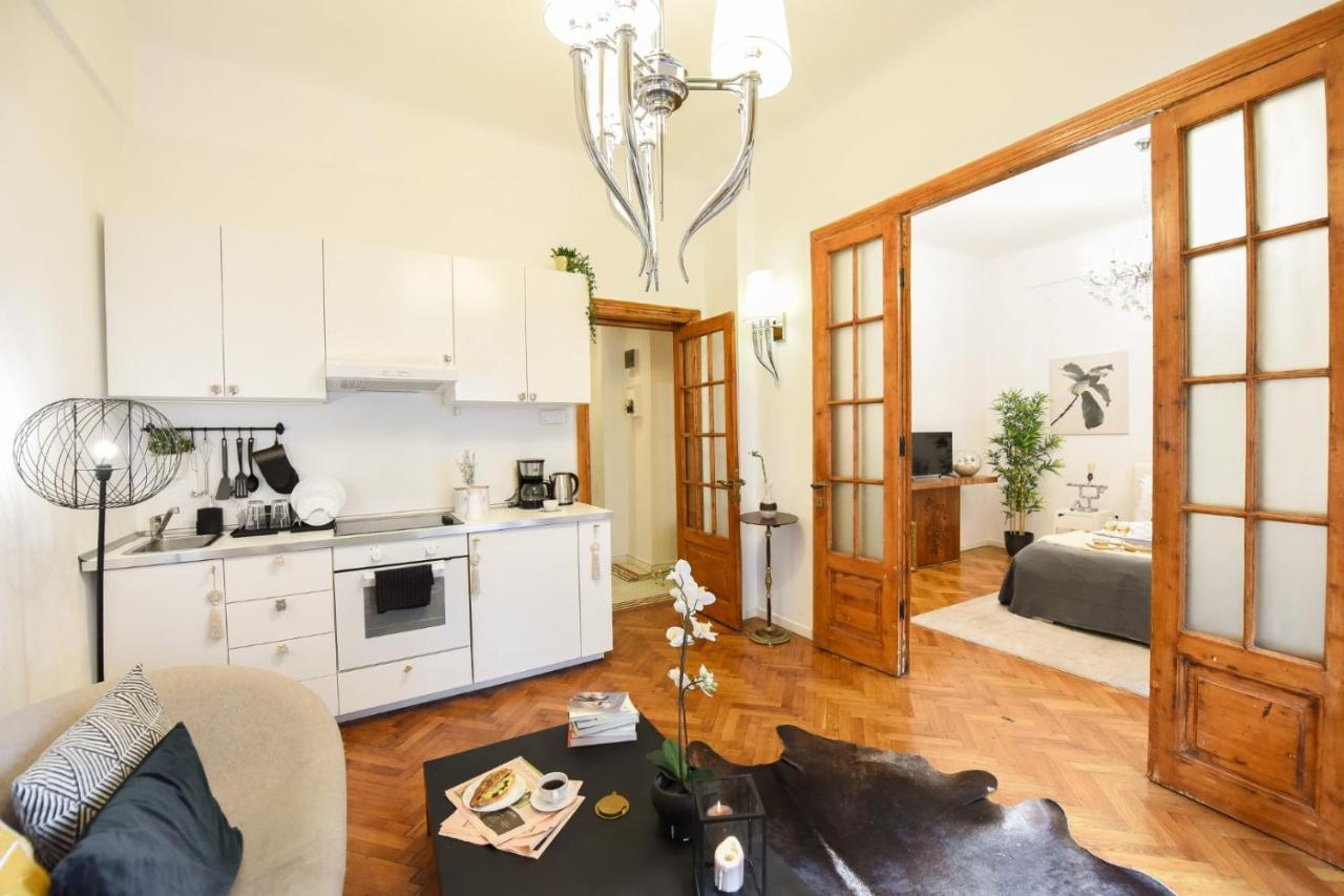 Vintage Elegance, Modern Comfort: 1Br Apartment Overlooking Calea Victoriei Bucureşti Eksteriør bilde