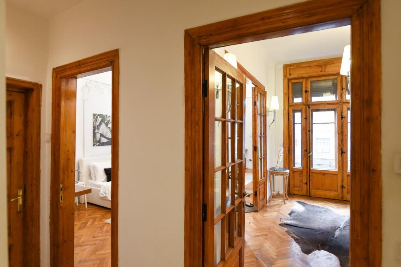 Vintage Elegance, Modern Comfort: 1Br Apartment Overlooking Calea Victoriei Bucureşti Eksteriør bilde