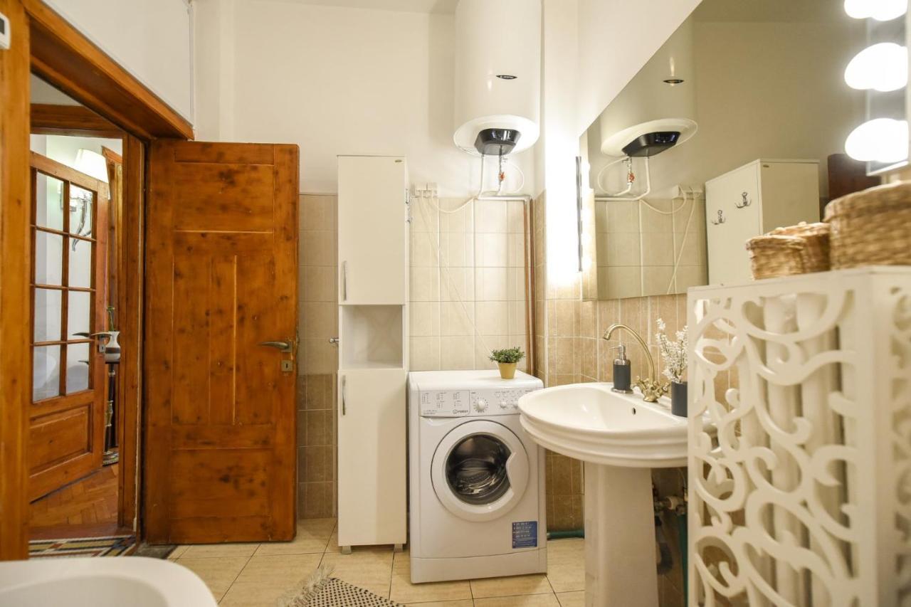 Vintage Elegance, Modern Comfort: 1Br Apartment Overlooking Calea Victoriei Bucureşti Eksteriør bilde